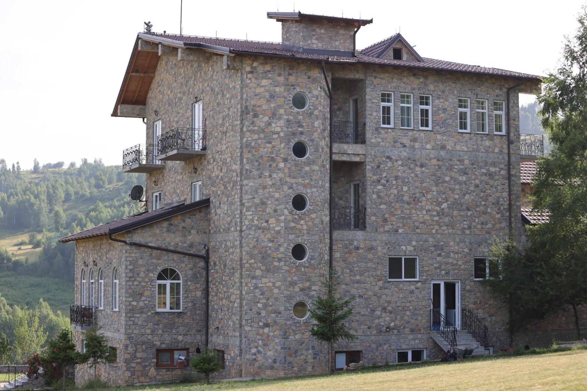 Stani I Hoxhes Hotel *